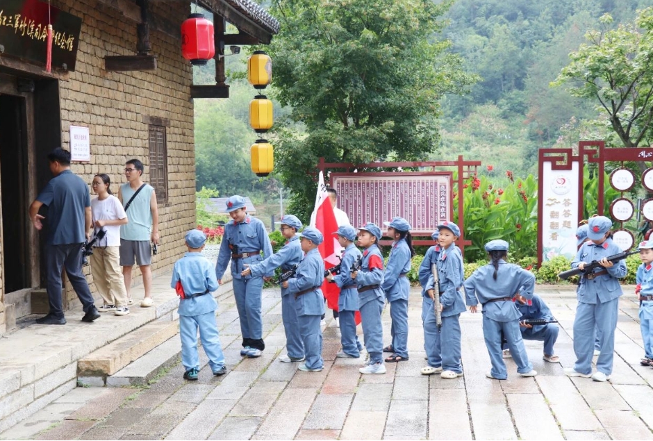 首发团现场直击！来竹溪，快乐“暑”不尽