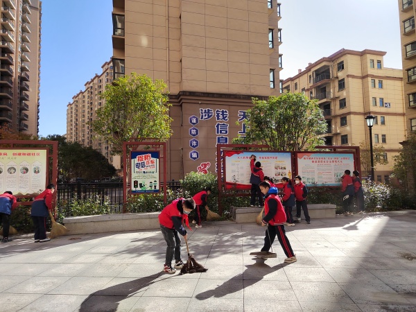 竹溪县实验小学系列志愿服务活动走进西关社区——打扫小广场_副本.jpg