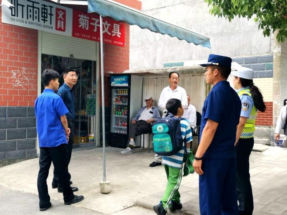 竹溪县开展校园周边环境集中整治专项行动2.jpg