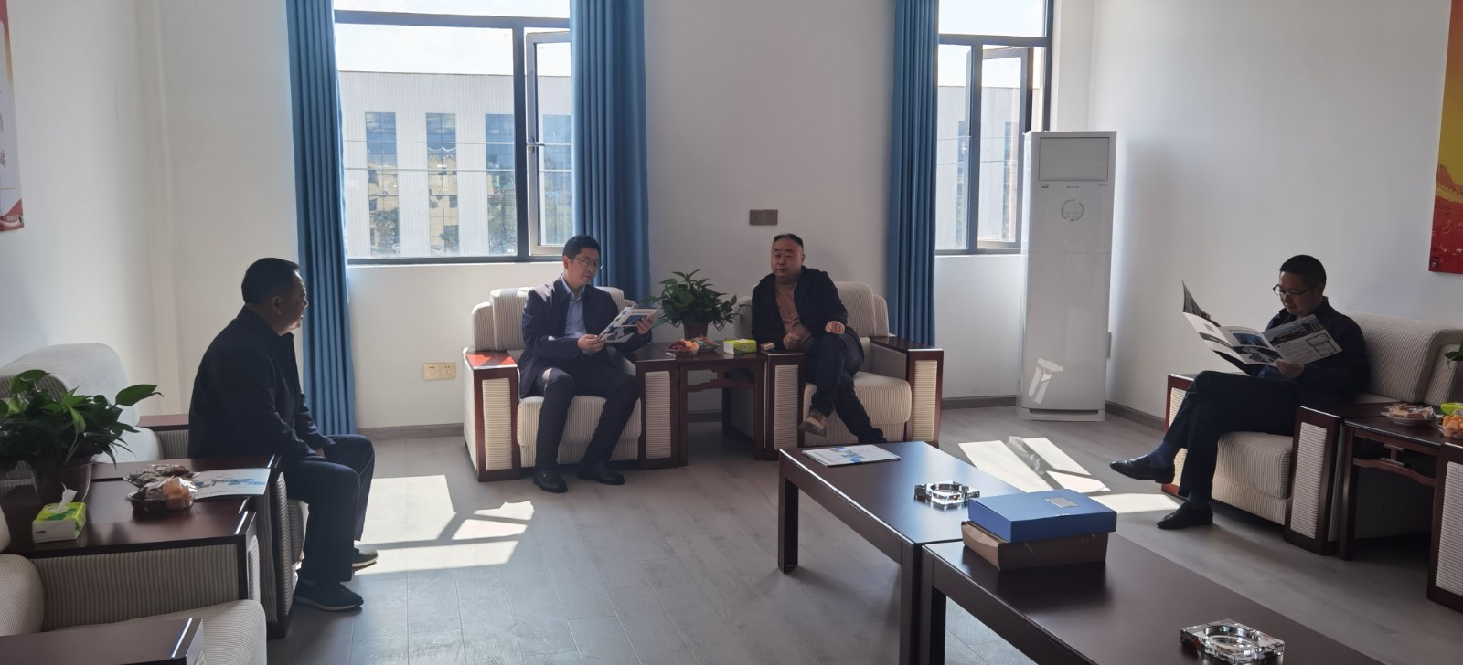 党委书记走访乡贤 (3).jpg