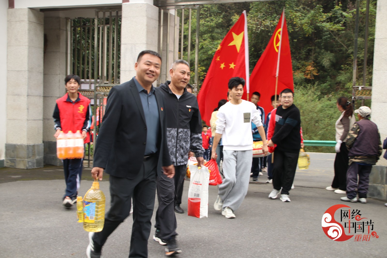 竹溪县向坝乡中心学校：敬老爱老庆重阳1.jpg