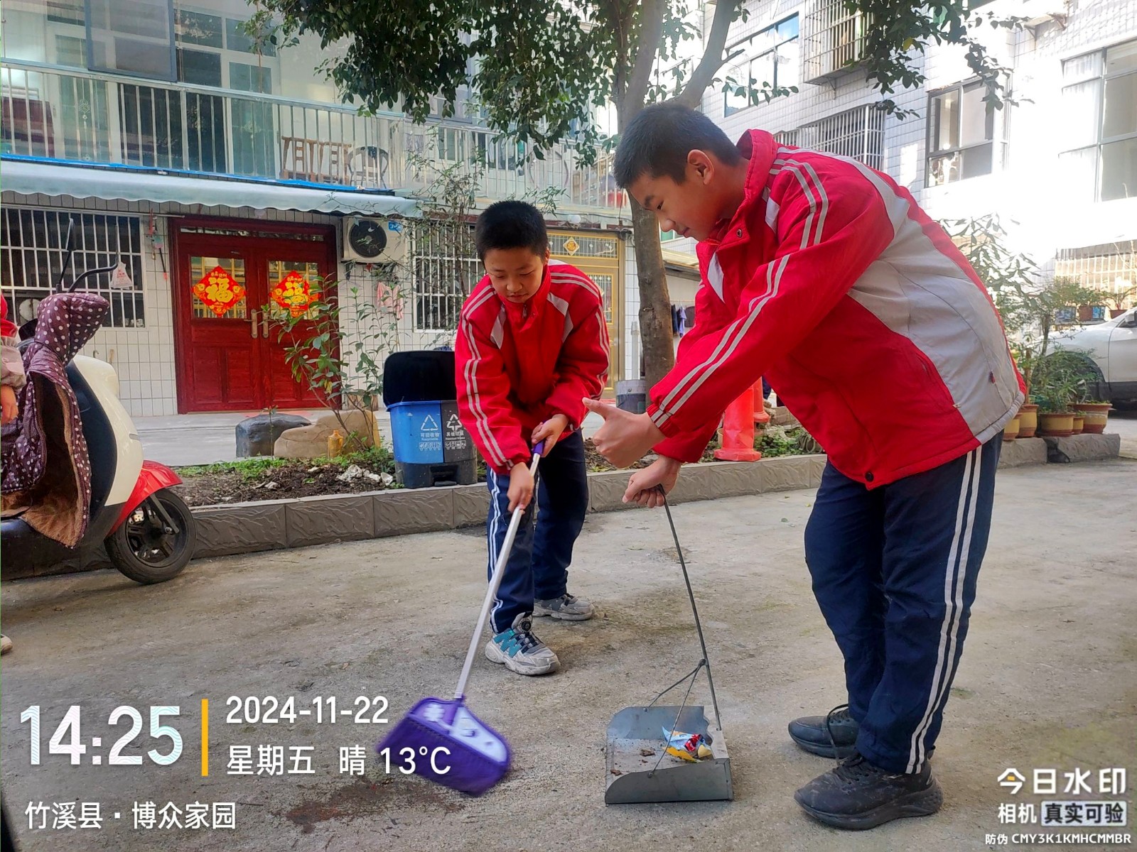长安学校组织学生到小区开展志愿服务活动.jpg
